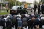 200 musulmans ont prié dans la rue à Montfermeil, encadrés par la police - © Europe-Israel