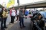 Des libanais célèbrent la mort des deux soldats de Tsahal en distribuant des bonbons - © Europe-Israel