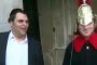 Un juif orthodoxe reussit à faire rire un soldat de la garde de la reine (vidéo/anglais) - © Europe-Israel