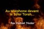[Vidéo] Au téléphone le Chabbath devant le Séfer Torah... - © Torah-Box