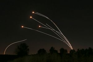 24 morts suite à 350 missiles, la plupart hors des zones protégées