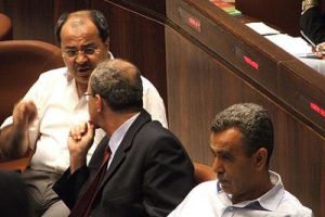 Chef du Shin Bet : « les députés arabes flirtent avec l’ennemi »