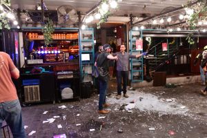 Des milliers de personnes se joignent à la marche de soutien au domicile du terroriste de Tel-Aviv