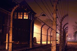 Enfermés à Auschwitz… en 2015