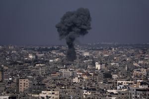 L'opration de Tsahal s'tend: des frappes ariennes ciblent la ville de Gaza avant une manuvre terrestre