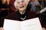 A 102 ans, elle obtient le doctorat que les nazis lui refusaient - © Le Monde.fr