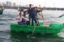 A Gaza, cinq jeunes voguent sur... des bouteilles en plastique - © La Libre