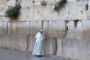 En Israël, le pape fait une halte imprévue au mémorial des victimes d'attentats - © France24 - moyen-orient