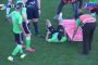 Foot - WTF - Les brancardiers font tomber le blessé - © L'Equipe.fr