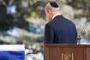 Image forte lors des funérailles de Peres: Netanyahu et Abbas se serrent la main - © La Libre