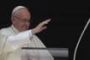 Le pape François à Assise pour prôner la paix au côté d'autres dignitaires religieux - © La Libre