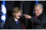 Netanyahu fait une moustache d'Hitler à Merkel : la photo qui fait réagir - © LCI.fr - Monde