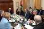 Proche-Orient - Palestiniens et Israéliens se retrouvent à la même table, sans parler de paix - © Radio-Canada | Nouvelles
