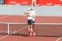 Quand Sela trouve le moyen pour féliciter Karlovic après sa victoire - © DHNet.be