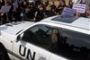 Territoires palestiniens - Des Palestiniens lancent des chaussures sur le convoi de Ban Ki-moon - © Radio-Canada | Nouvelles