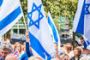 Une artiste interpellée pour avoir déféqué sur le drapeau israélien - © DHNet.be