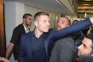 Menace contre Ya�r Netanyahou : que s'est-il r�ellement pass� ?