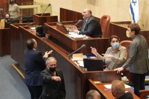 R�sultats des �lections : le bloc Netanyahu obtient 53 si�ges, l'opposition en recueille 48, et les partis arabes enregistrent une forte progression